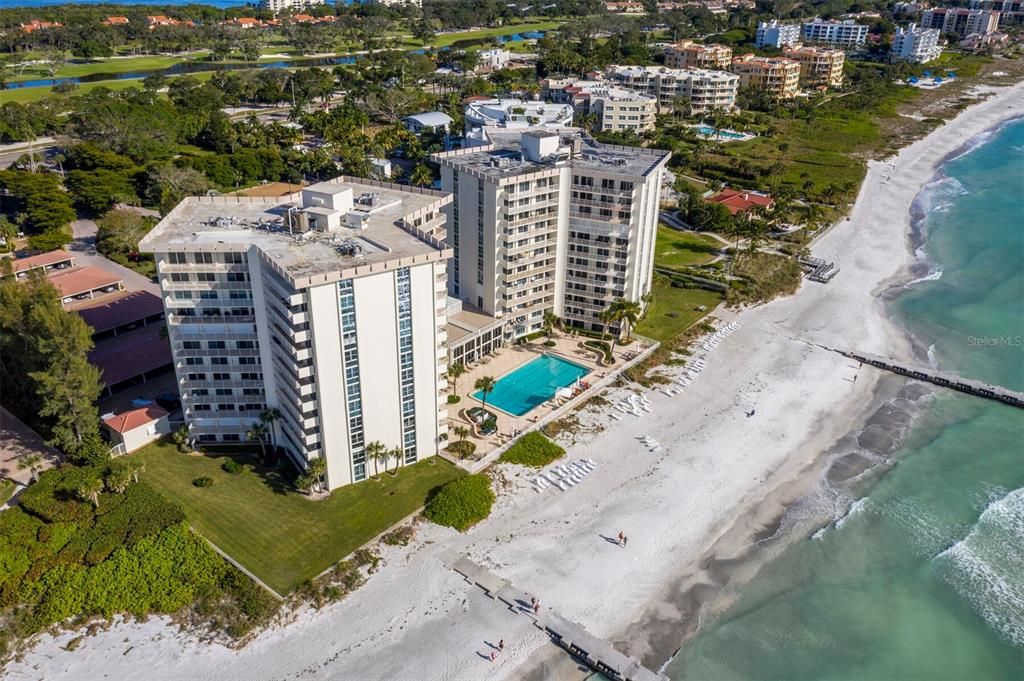 For Sale: $1,495,000 (2 beds, 2 baths, 1235 Square Feet)