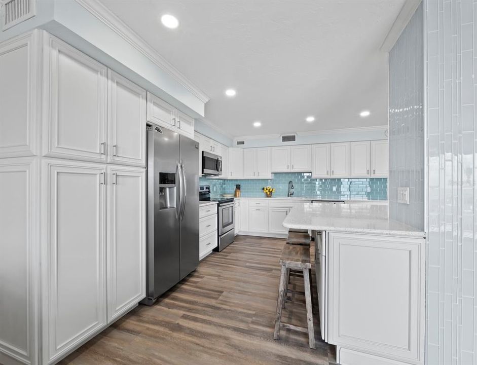 For Sale: $1,495,000 (2 beds, 2 baths, 1235 Square Feet)