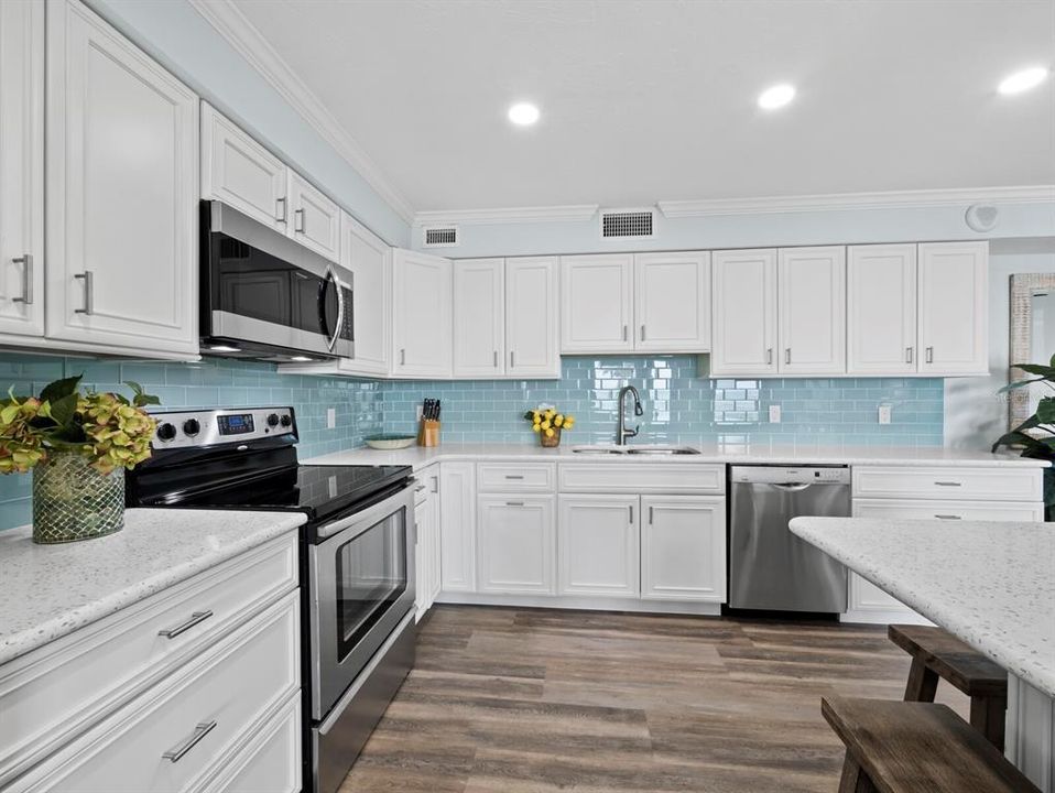 For Sale: $1,495,000 (2 beds, 2 baths, 1235 Square Feet)