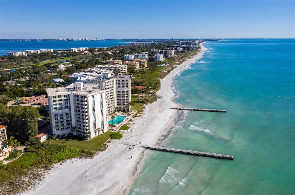 For Sale: $1,495,000 (2 beds, 2 baths, 1235 Square Feet)