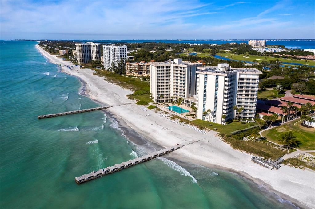 For Sale: $1,495,000 (2 beds, 2 baths, 1235 Square Feet)