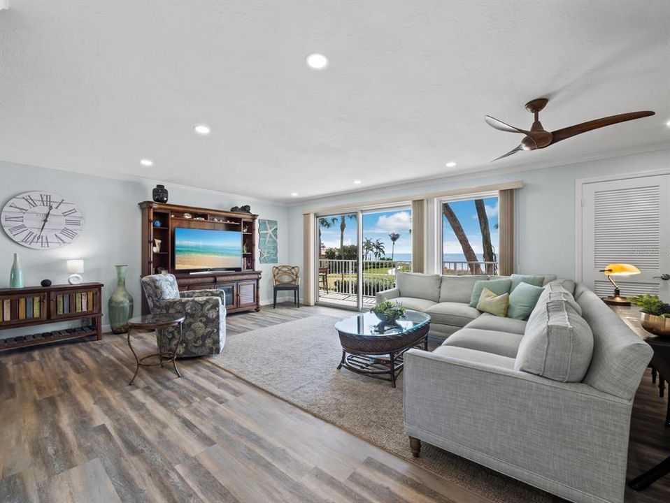 For Sale: $1,495,000 (2 beds, 2 baths, 1235 Square Feet)