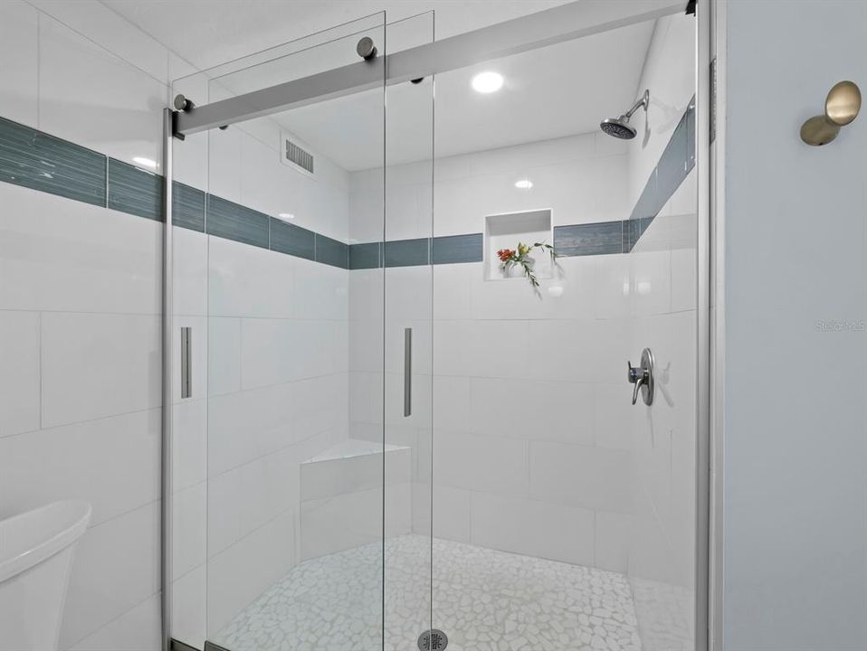 For Sale: $1,495,000 (2 beds, 2 baths, 1235 Square Feet)