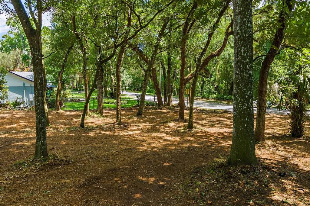 待售: $400,000 (0.27 acres)