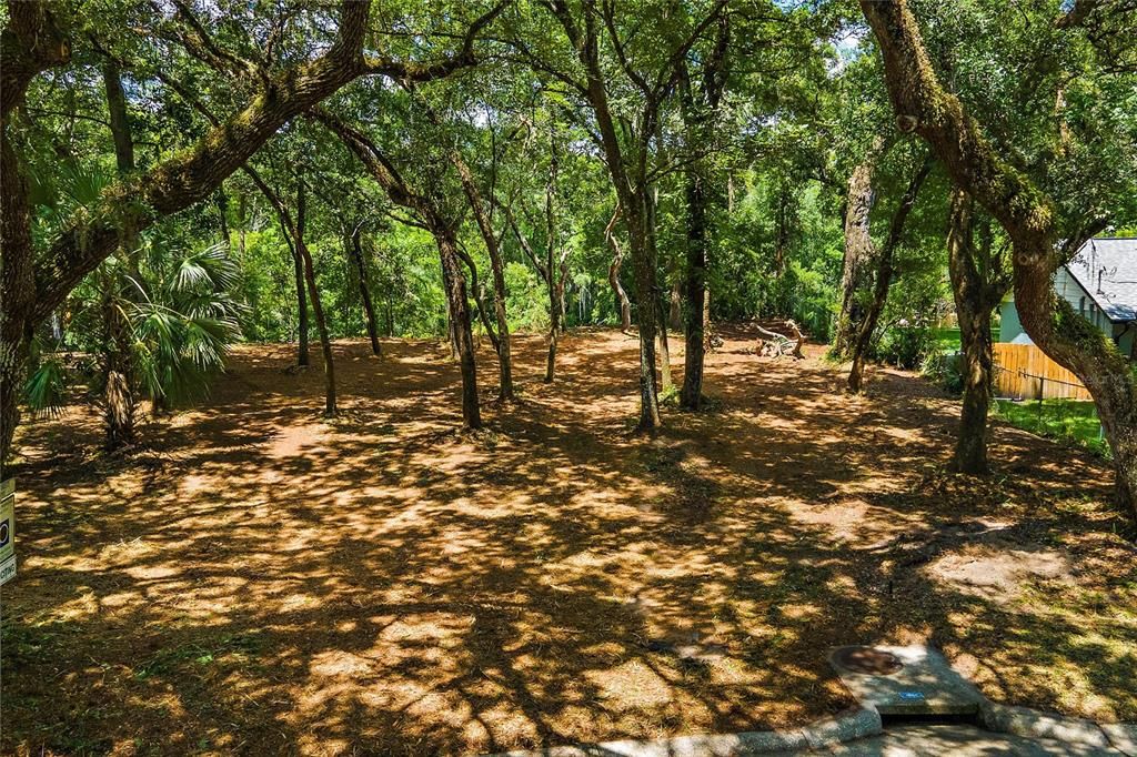 待售: $400,000 (0.27 acres)