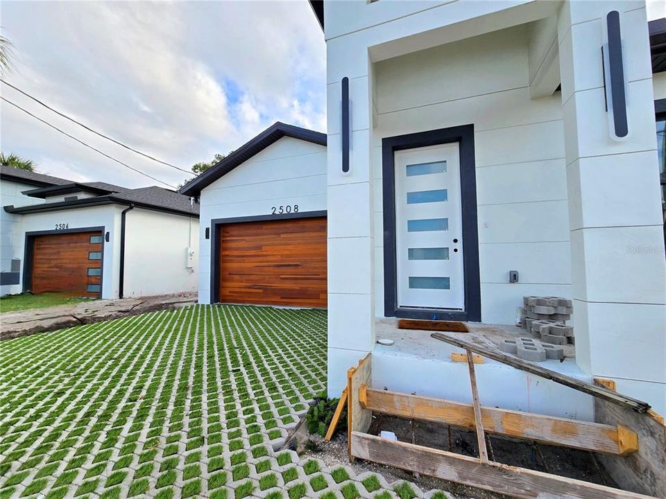 For Sale: $698,000 (3 beds, 2 baths, 1671 Square Feet)