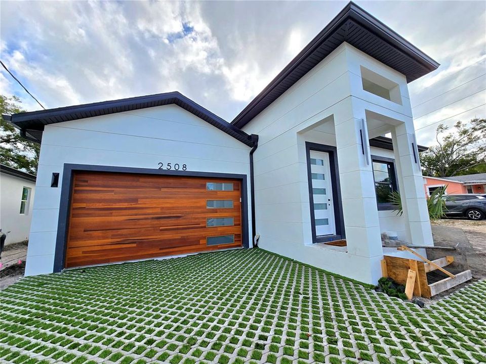 For Sale: $698,000 (3 beds, 2 baths, 1671 Square Feet)