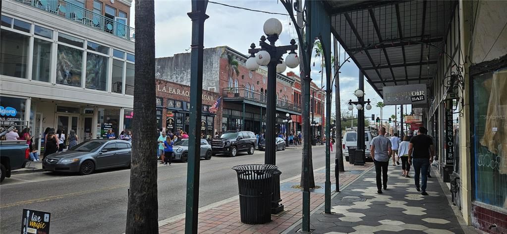 For Sale: $698,000 (3 beds, 2 baths, 1671 Square Feet)