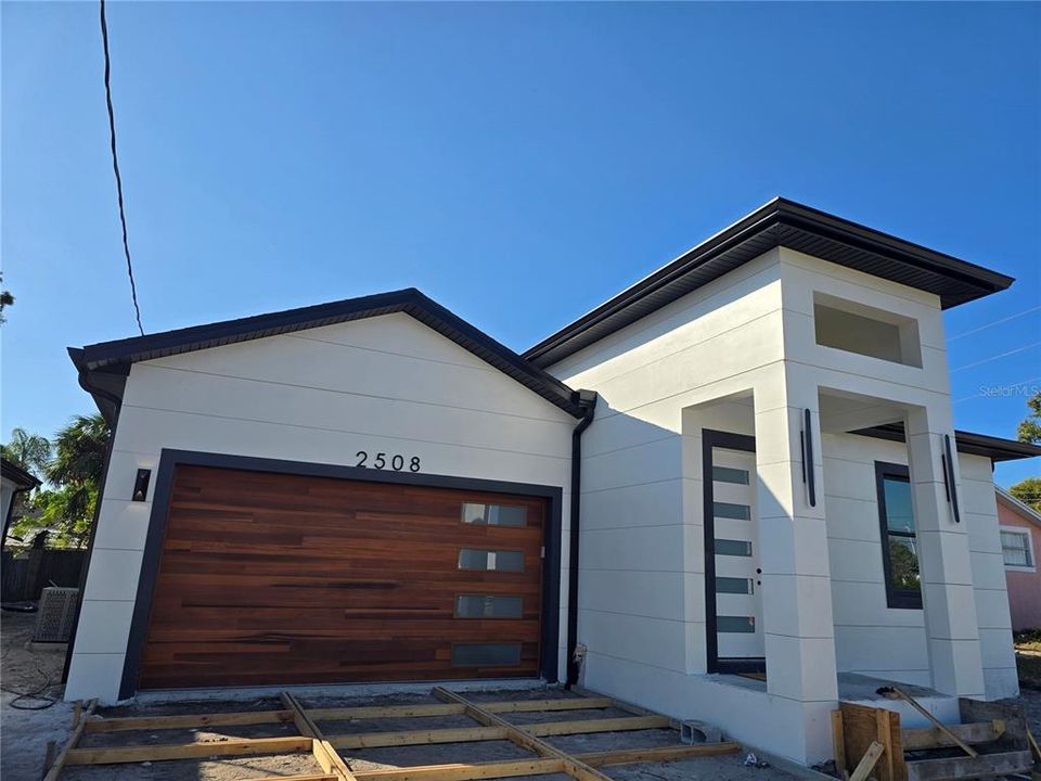 For Sale: $698,000 (3 beds, 2 baths, 1671 Square Feet)