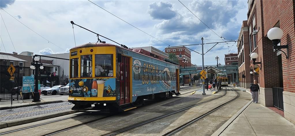 For Sale: $698,000 (3 beds, 2 baths, 1671 Square Feet)