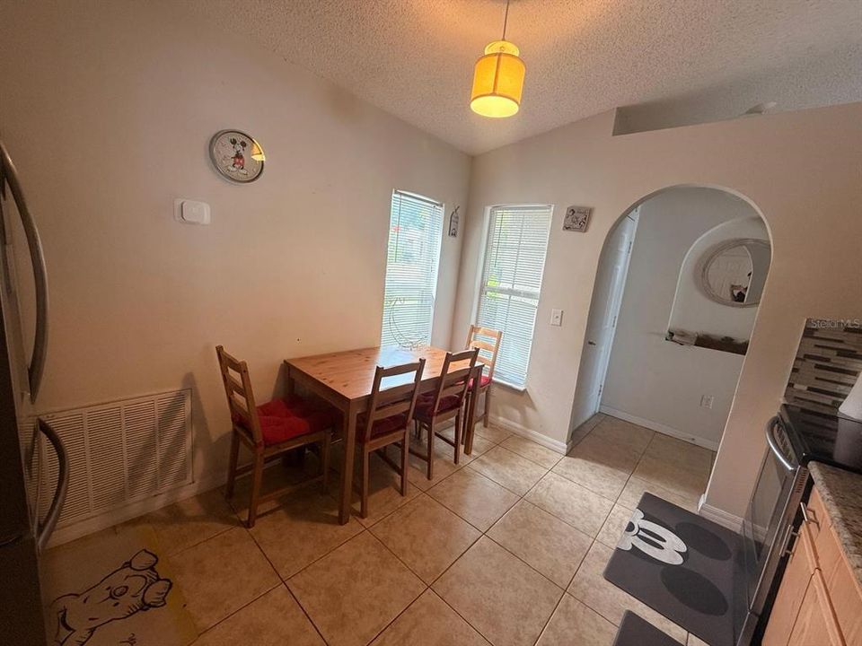 Active With Contract: $275,000 (3 beds, 2 baths, 1264 Square Feet)