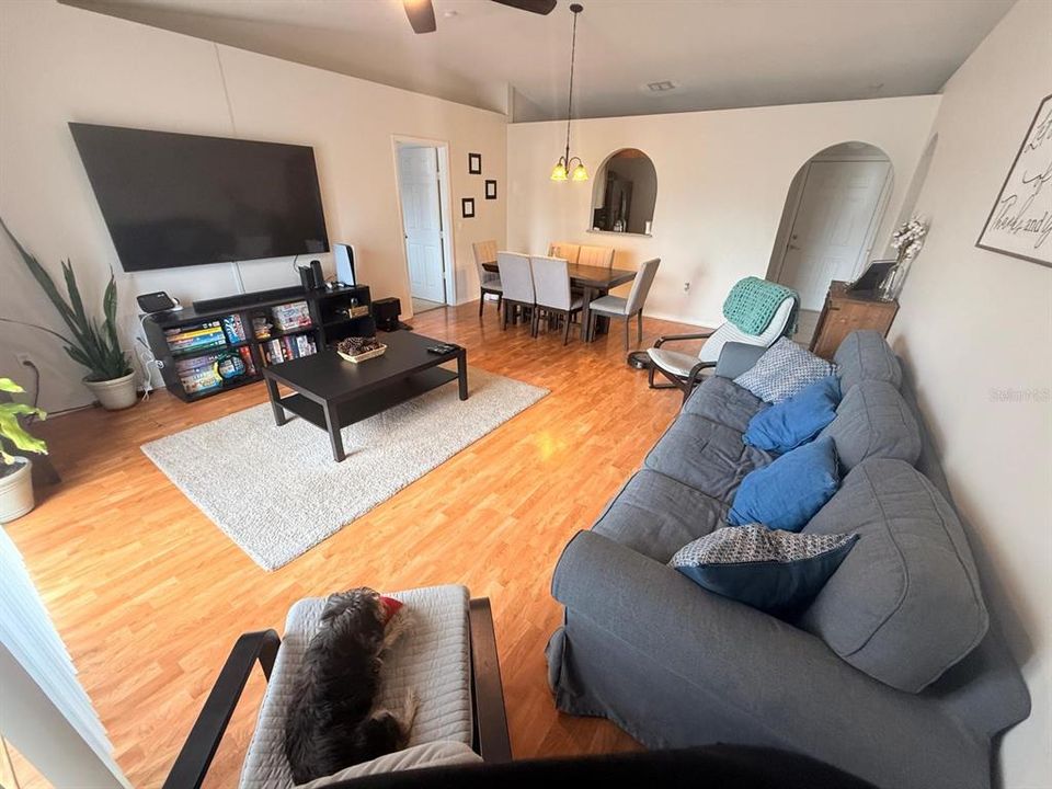 Active With Contract: $275,000 (3 beds, 2 baths, 1264 Square Feet)