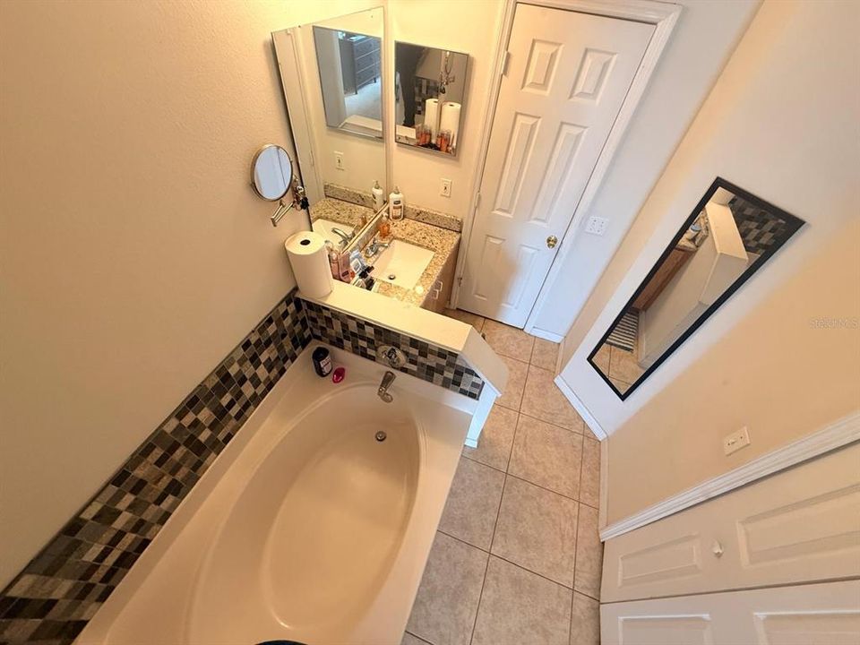 Active With Contract: $275,000 (3 beds, 2 baths, 1264 Square Feet)