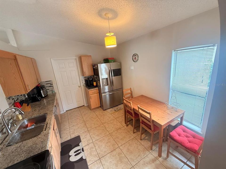 Active With Contract: $275,000 (3 beds, 2 baths, 1264 Square Feet)