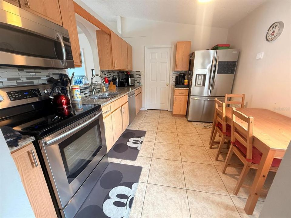 Active With Contract: $275,000 (3 beds, 2 baths, 1264 Square Feet)