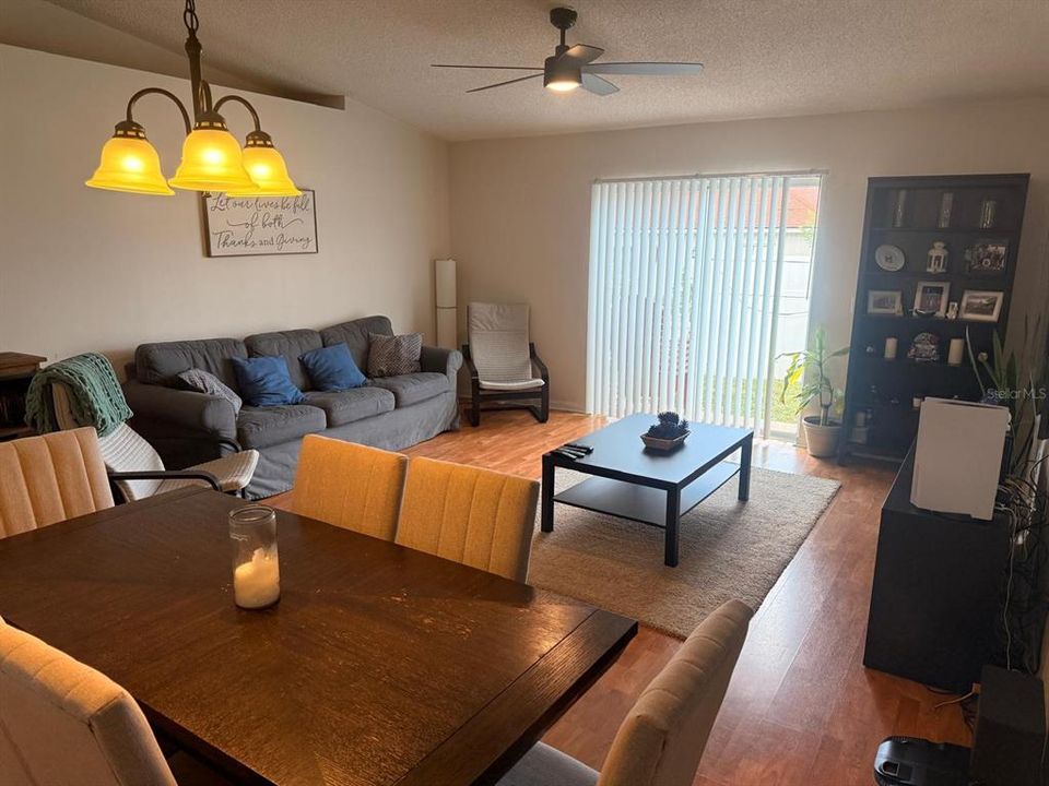 Active With Contract: $275,000 (3 beds, 2 baths, 1264 Square Feet)