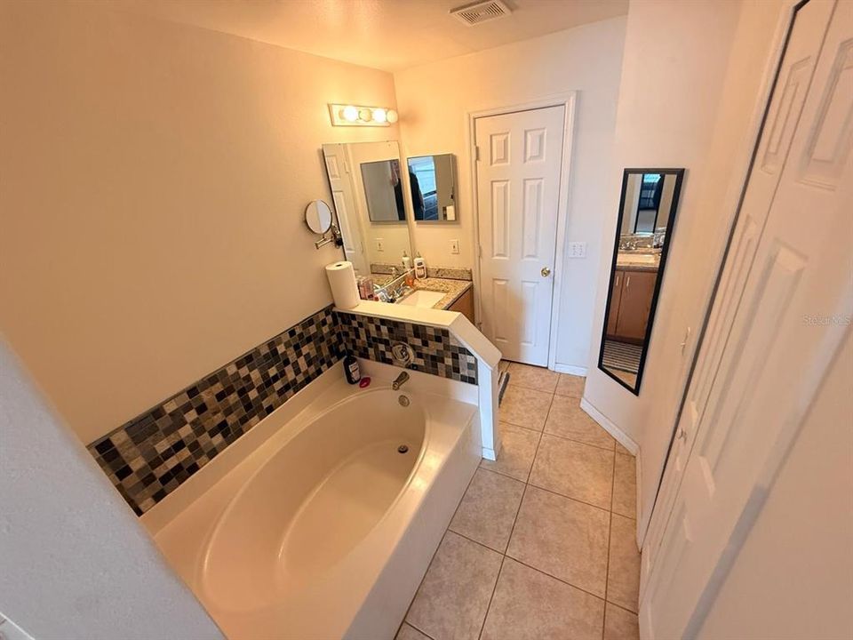 Active With Contract: $275,000 (3 beds, 2 baths, 1264 Square Feet)