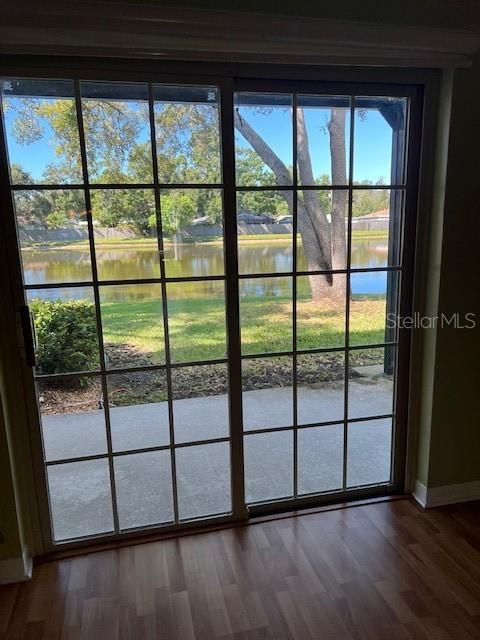 出租: $1,925 (2 贝兹, 2 浴室, 1010 平方英尺)