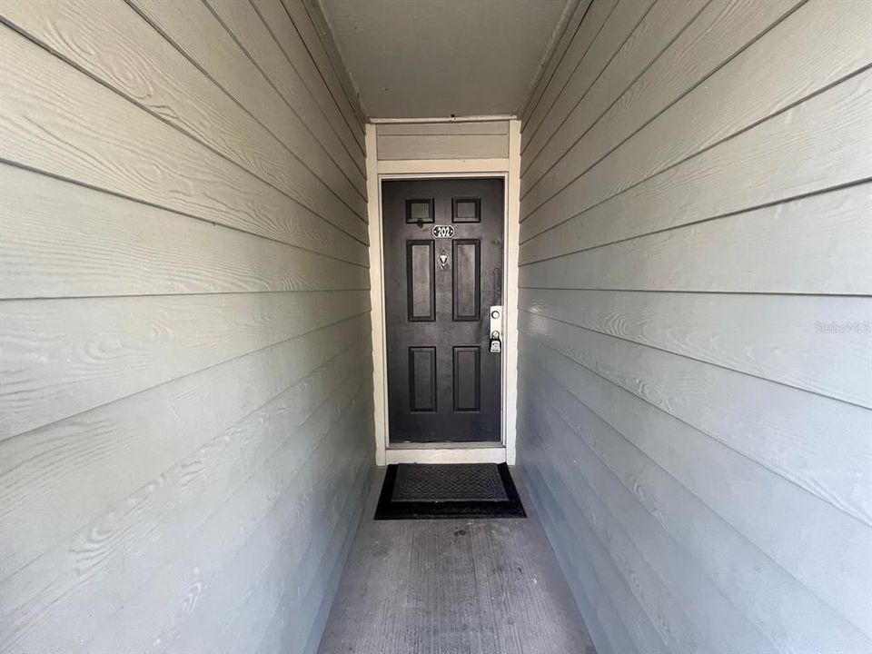 For Rent: $1,350 (1 beds, 1 baths, 722 Square Feet)