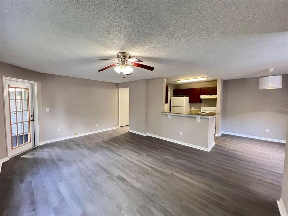 For Rent: $1,350 (1 beds, 1 baths, 722 Square Feet)