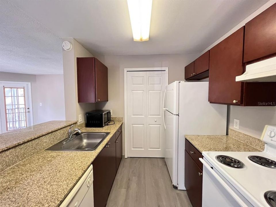 For Rent: $1,350 (1 beds, 1 baths, 722 Square Feet)