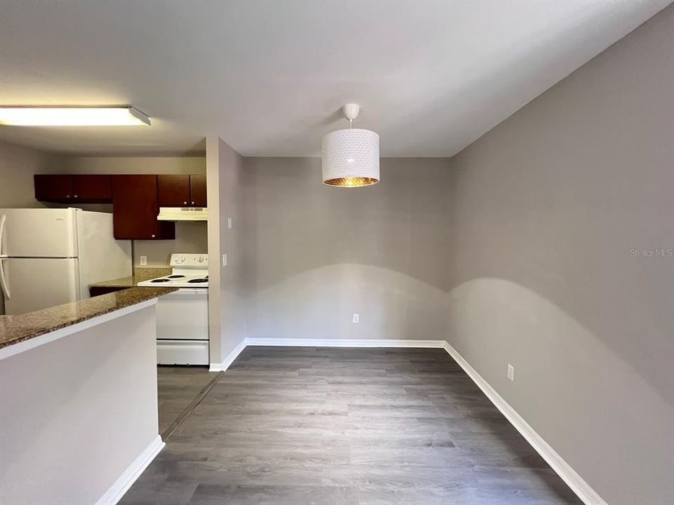 For Rent: $1,350 (1 beds, 1 baths, 722 Square Feet)