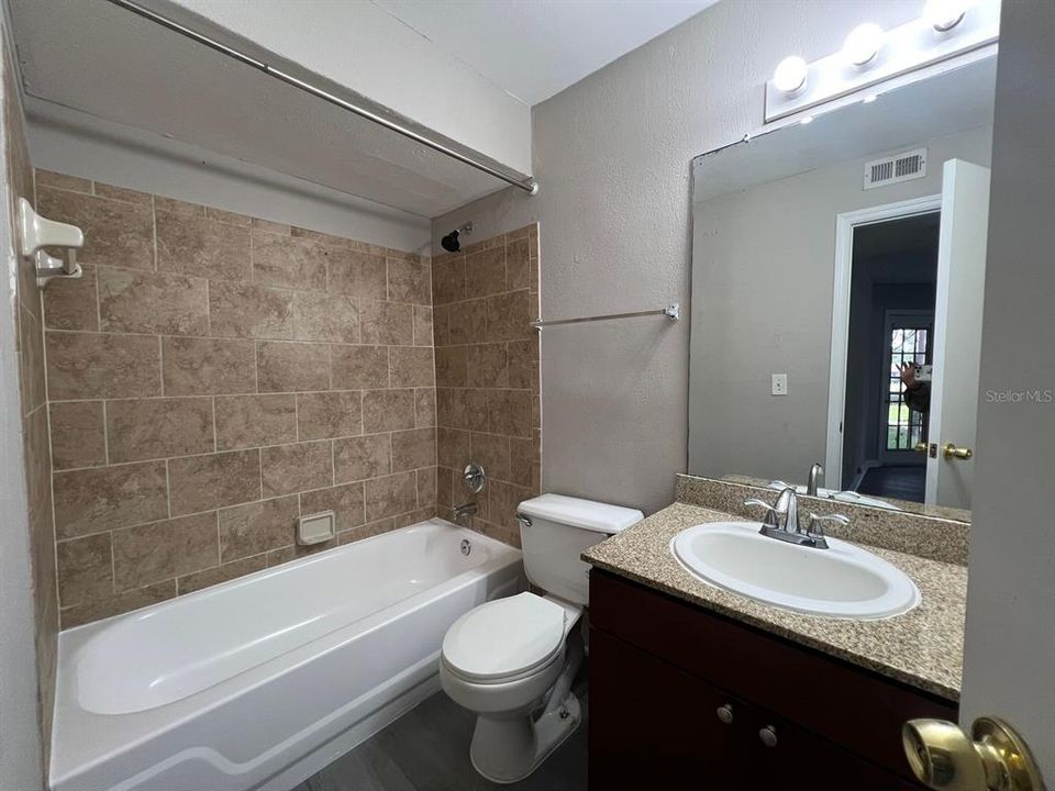 For Rent: $1,350 (1 beds, 1 baths, 722 Square Feet)