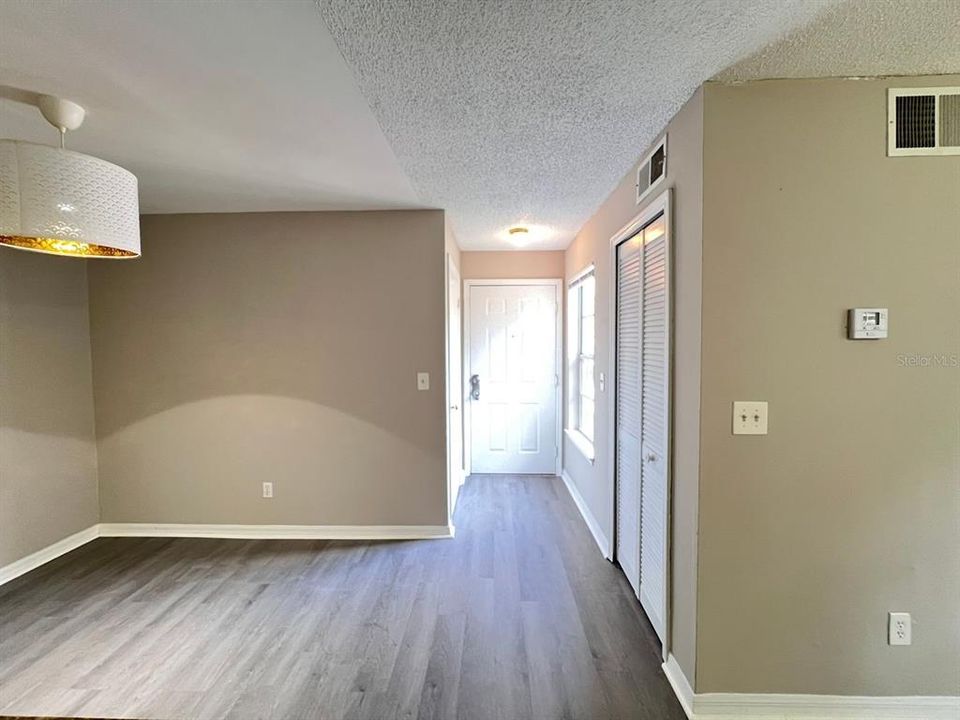 For Rent: $1,350 (1 beds, 1 baths, 722 Square Feet)