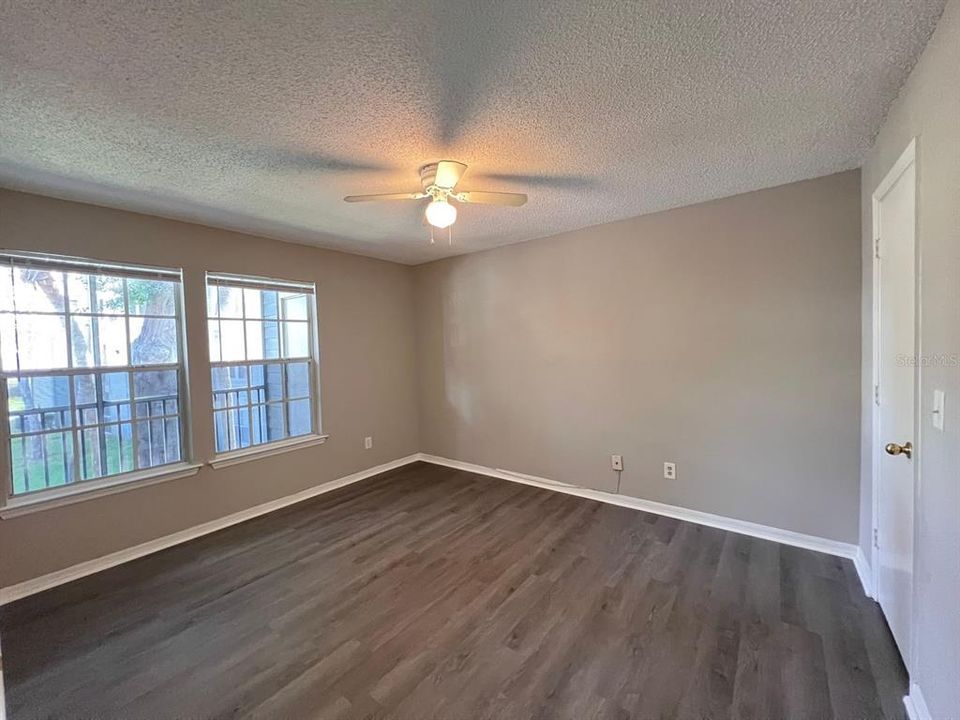For Rent: $1,350 (1 beds, 1 baths, 722 Square Feet)