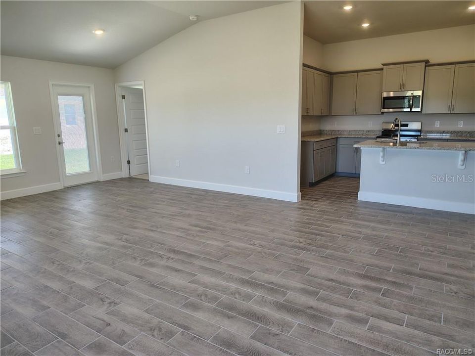 Active With Contract: $290,250 (4 beds, 2 baths, 1635 Square Feet)