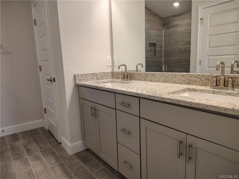 Active With Contract: $290,250 (4 beds, 2 baths, 1635 Square Feet)