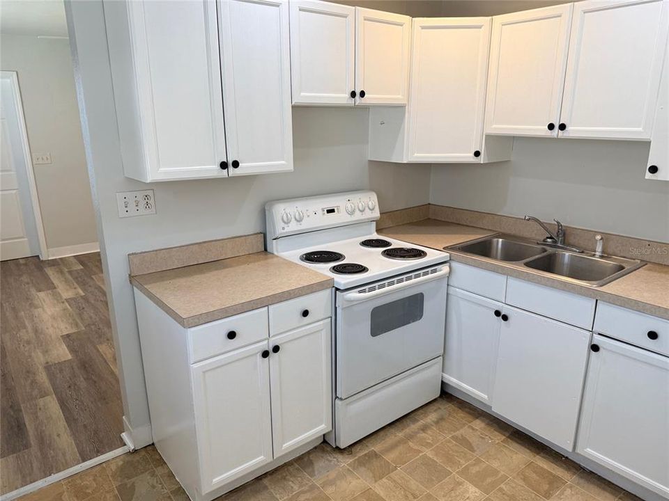 For Rent: $1,795 (3 beds, 1 baths, 744 Square Feet)