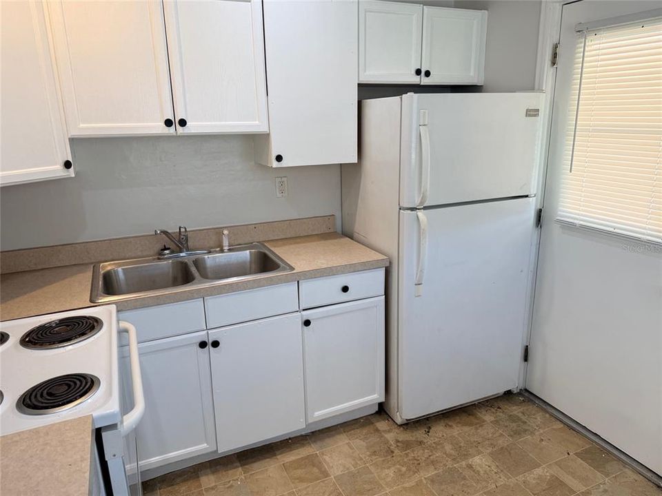 For Rent: $1,795 (3 beds, 1 baths, 744 Square Feet)