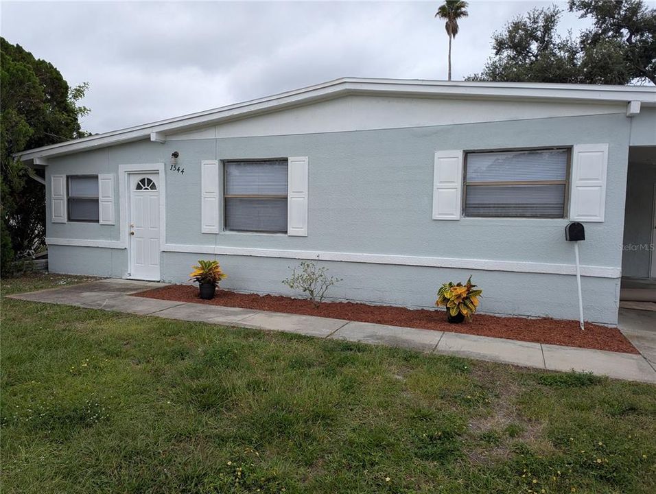 For Rent: $1,795 (3 beds, 1 baths, 744 Square Feet)