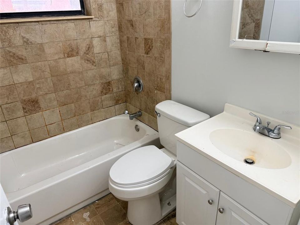 For Rent: $1,795 (3 beds, 1 baths, 744 Square Feet)