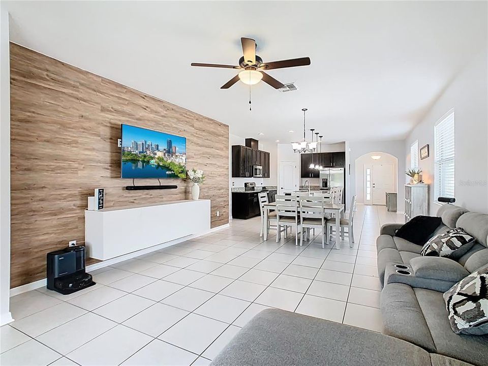 Active With Contract: $399,000 (4 beds, 2 baths, 2092 Square Feet)