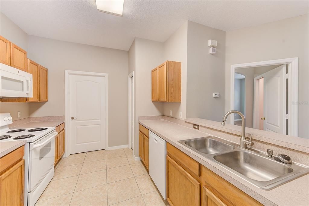 待售: $260,000 (3 贝兹, 2 浴室, 1470 平方英尺)