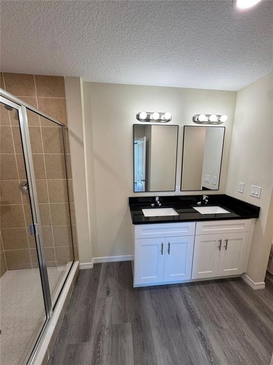 For Sale: $325,000 (3 beds, 2 baths, 1737 Square Feet)