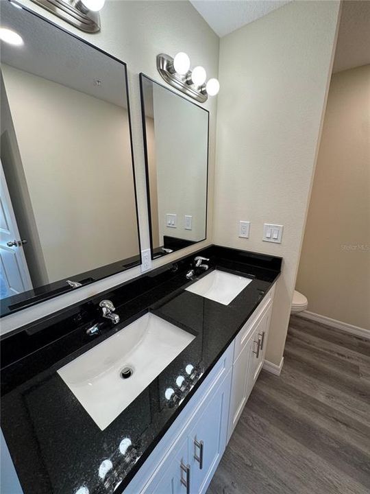 For Sale: $325,000 (3 beds, 2 baths, 1737 Square Feet)