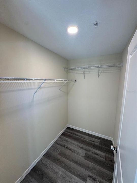 For Sale: $325,000 (3 beds, 2 baths, 1737 Square Feet)