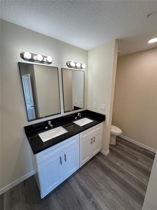 For Sale: $325,000 (3 beds, 2 baths, 1737 Square Feet)