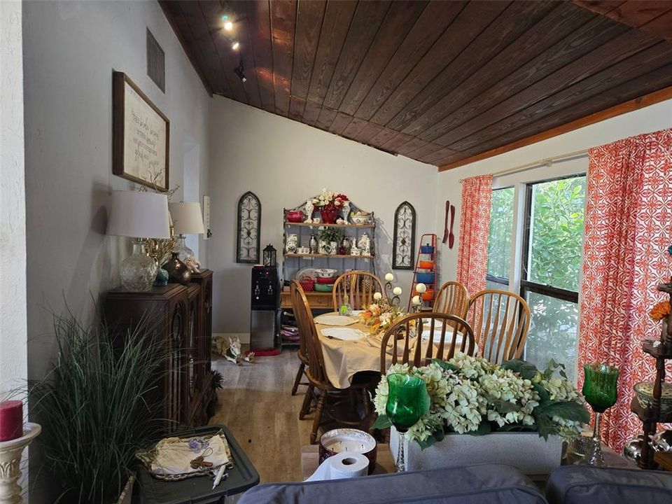 For Sale: $955,000 (4 beds, 2 baths, 2834 Square Feet)