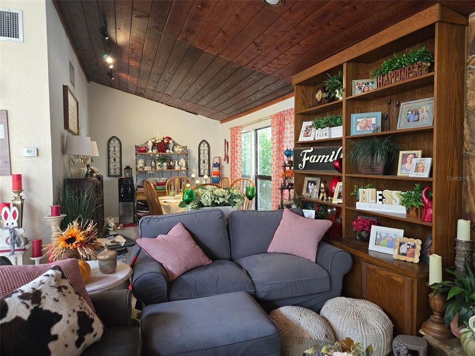 For Sale: $955,000 (4 beds, 2 baths, 2834 Square Feet)