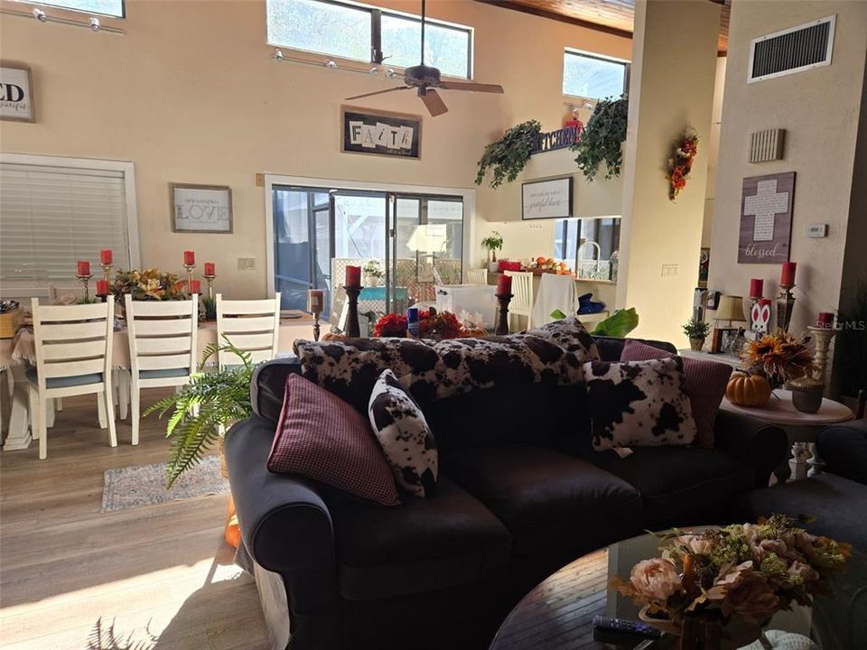 For Sale: $955,000 (4 beds, 2 baths, 2834 Square Feet)