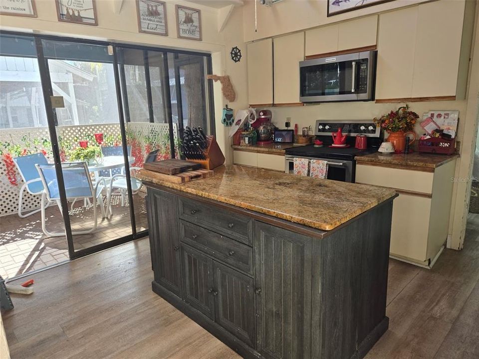 For Sale: $955,000 (4 beds, 2 baths, 2834 Square Feet)