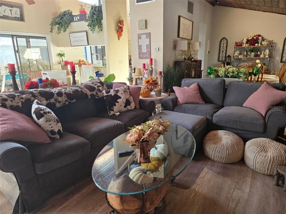 For Sale: $955,000 (4 beds, 2 baths, 2834 Square Feet)