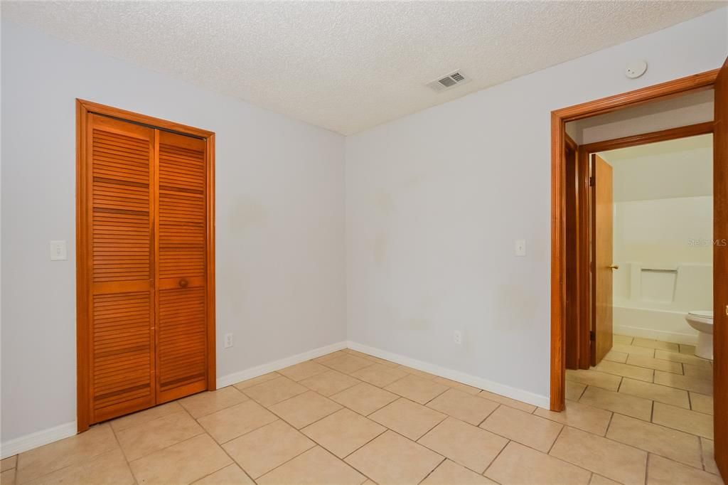 合同活跃: $264,900 (3 贝兹, 2 浴室, 1109 平方英尺)