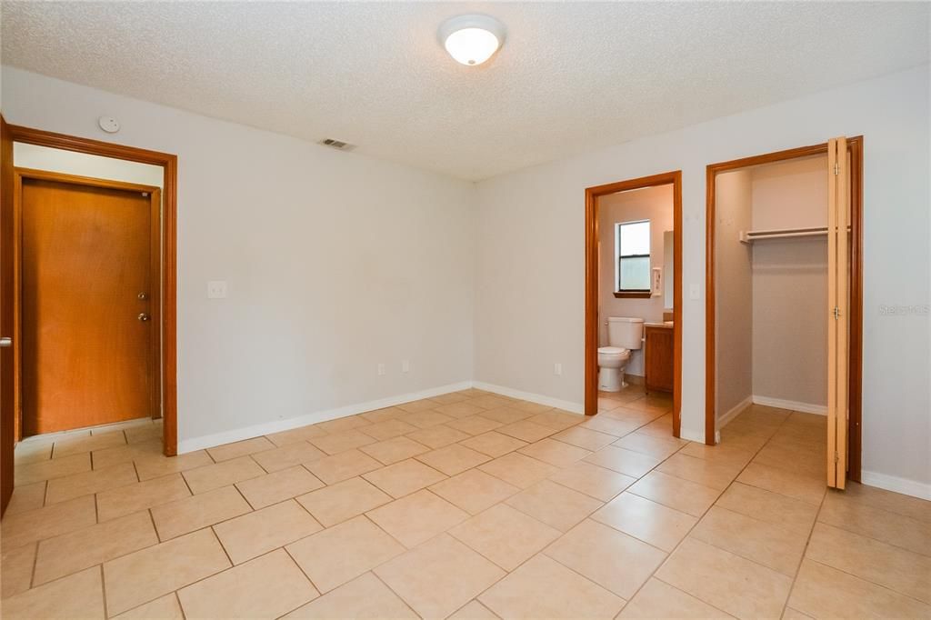 合同活跃: $264,900 (3 贝兹, 2 浴室, 1109 平方英尺)