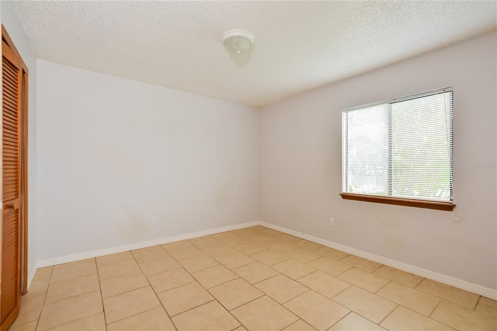 合同活跃: $264,900 (3 贝兹, 2 浴室, 1109 平方英尺)