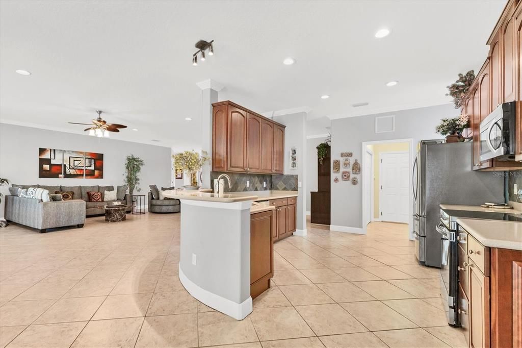 На продажу: $649,000 (3 спален, 2 ванн, 2374 Квадратных фут)